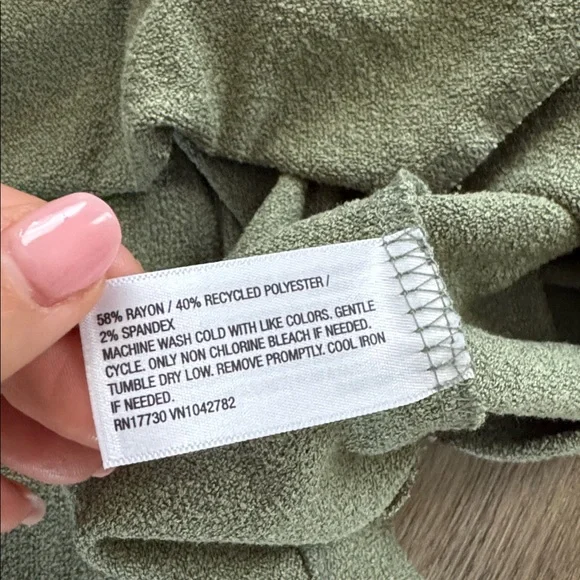 Ava & Viv Olive Green V-Neck Tank - Picture 3 of 3